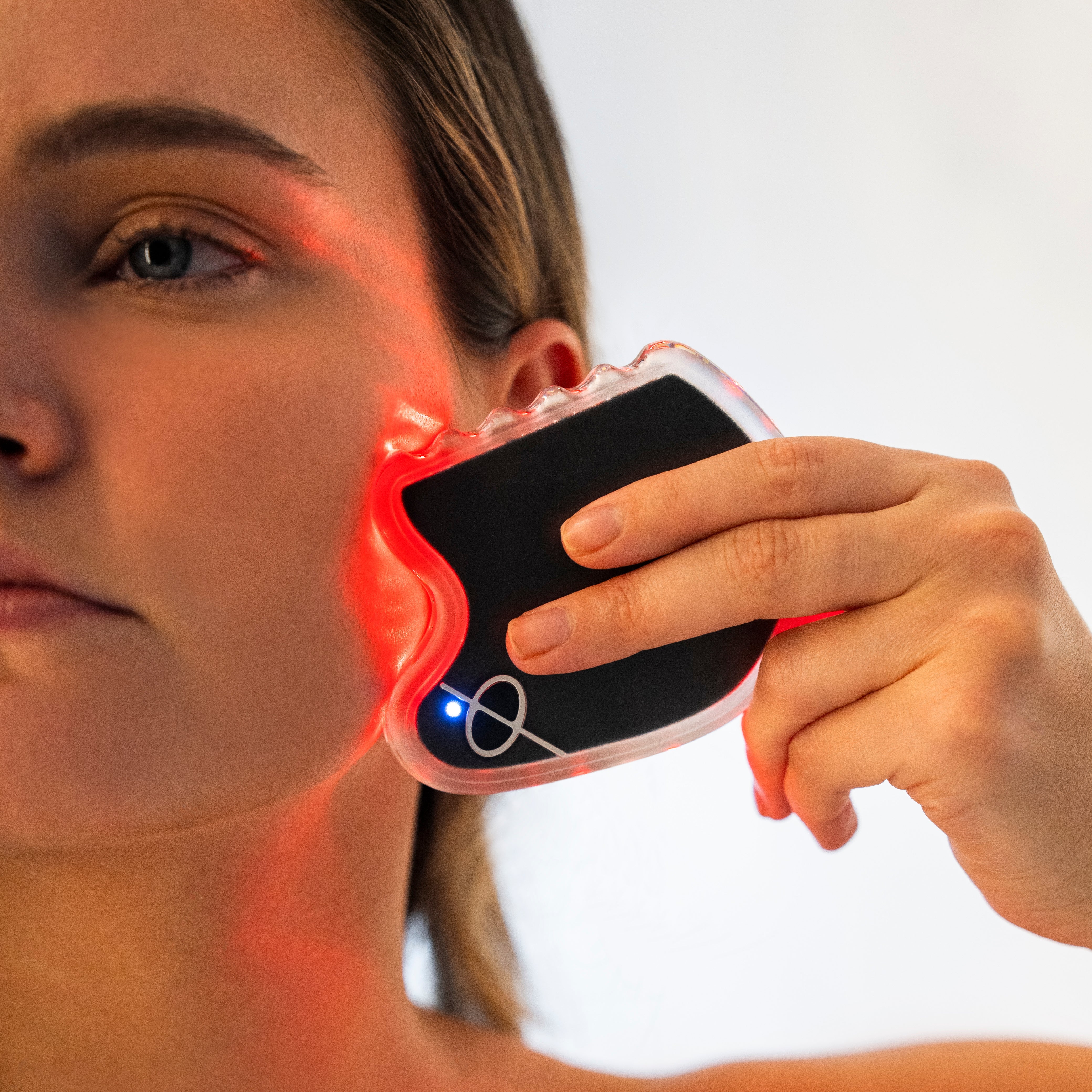 Red light device against cheekbone